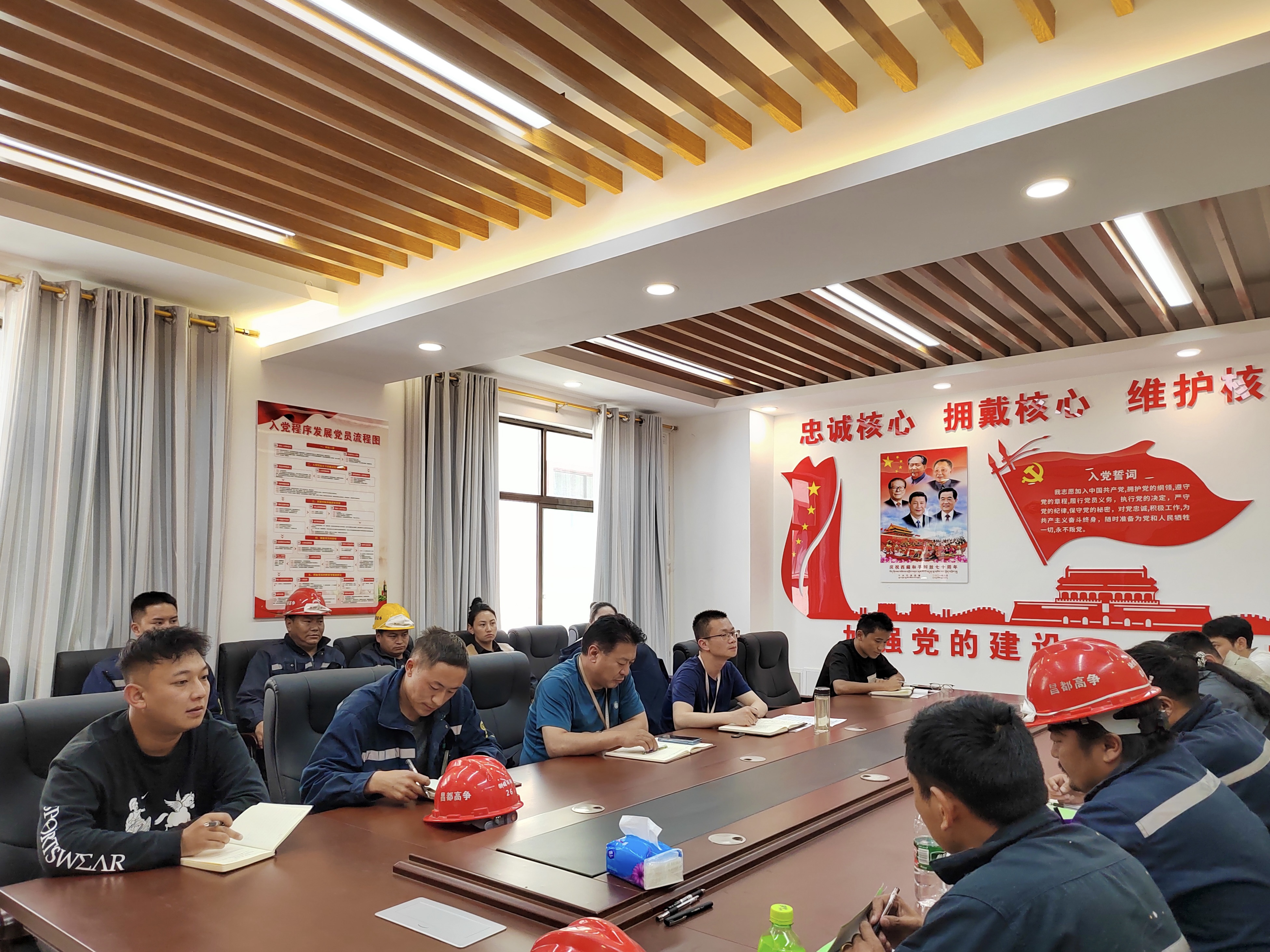 20230613_changdu Gaozheng은 젊은 노동자를위한 심포지엄과 주제 교육을위한 특별 연구 회의를 조직했습니다